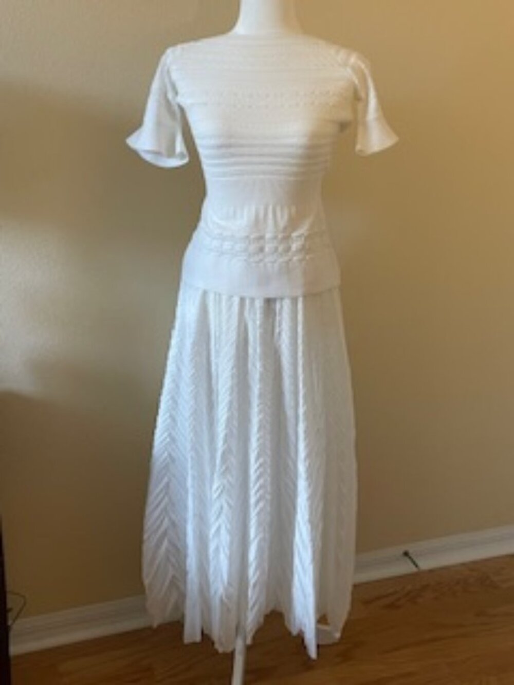 Emporio Armani Crepe Pleated Cream Skirt